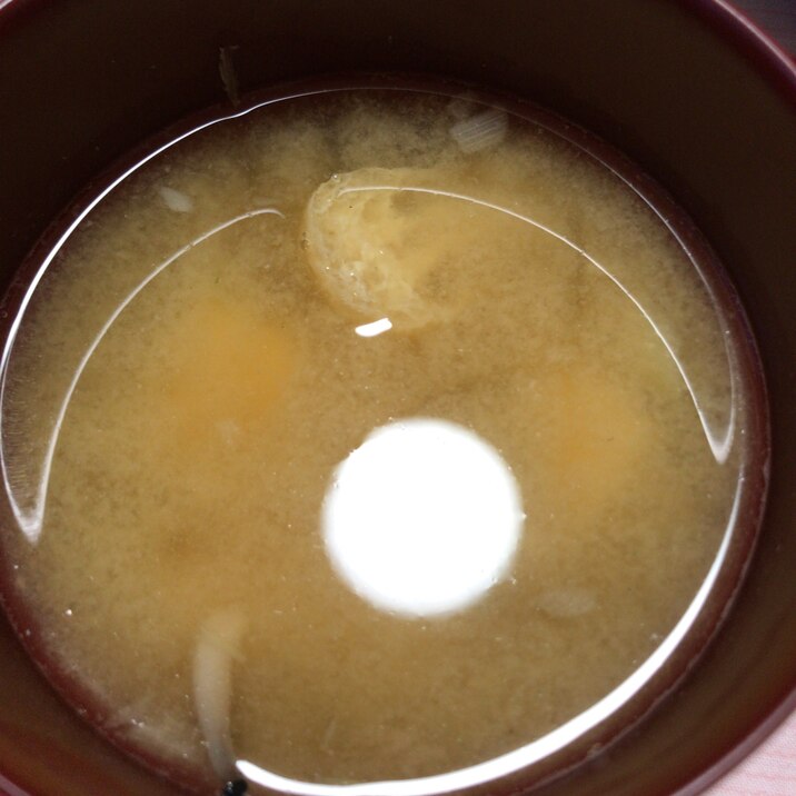 油揚げとしめじの味噌汁